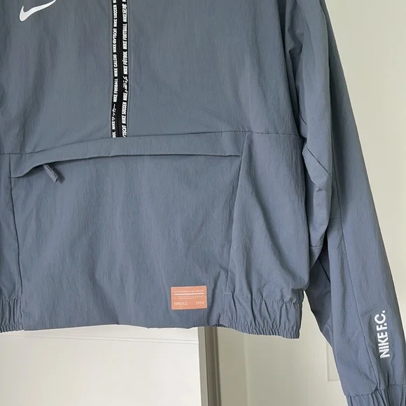 Nike F.C. Cropped Windbreaker - Picture 3 of 5